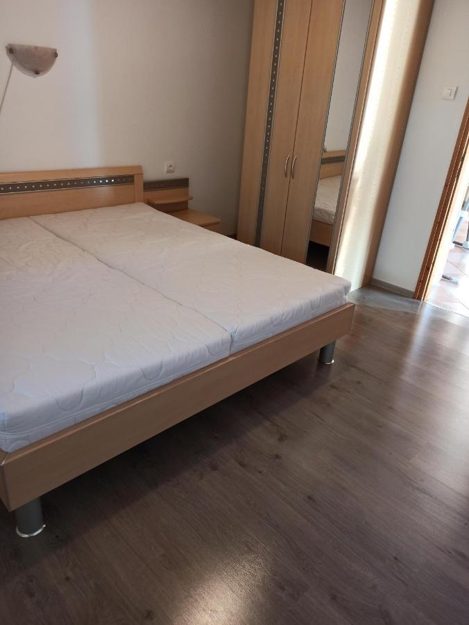 Aniko Apartmanhaz Balatonföldvár Exterior foto