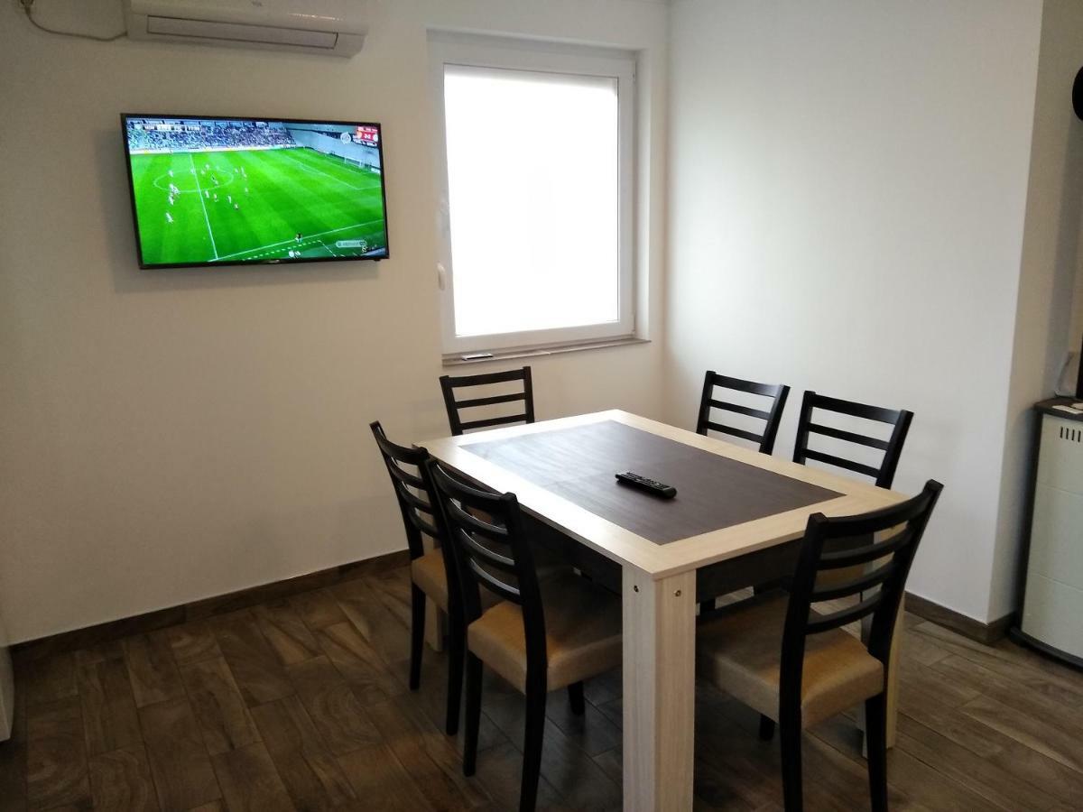 Aniko Apartmanhaz Balatonföldvár Exterior foto